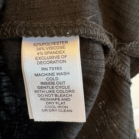 Cable and Gauge Top with button accents - Picture 4 of 6